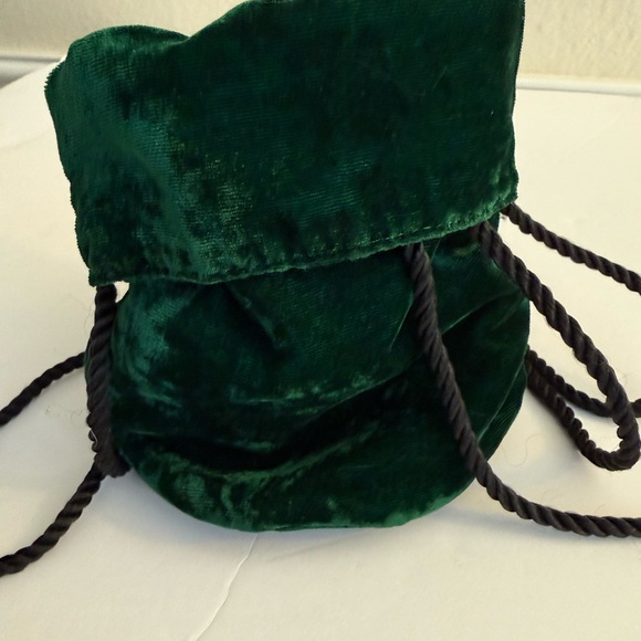 Green Velvet Drawstring Purse - Picture 4 of 6